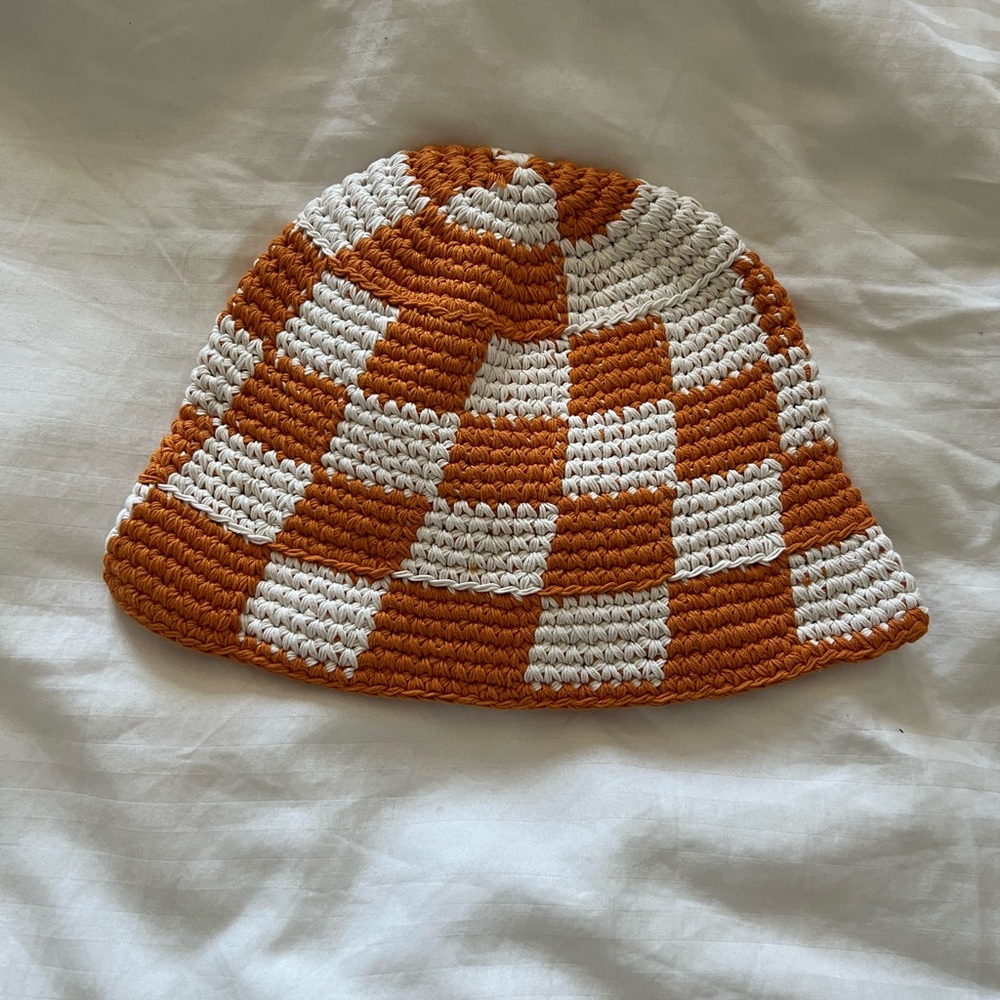 NWOT Limited edition Vizzy knit bucket hat